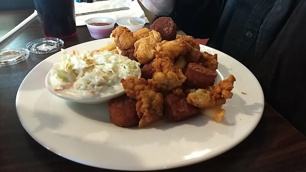 Oysters and Scallops with Coleslaw and Fries